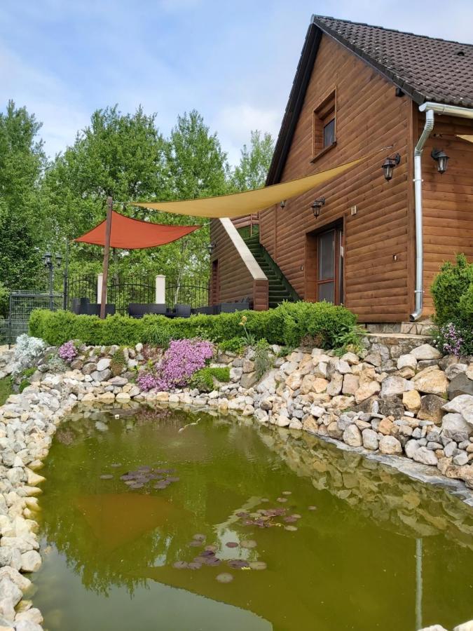 Kovacsszenaja Vendeghaz Villa Luaran gambar