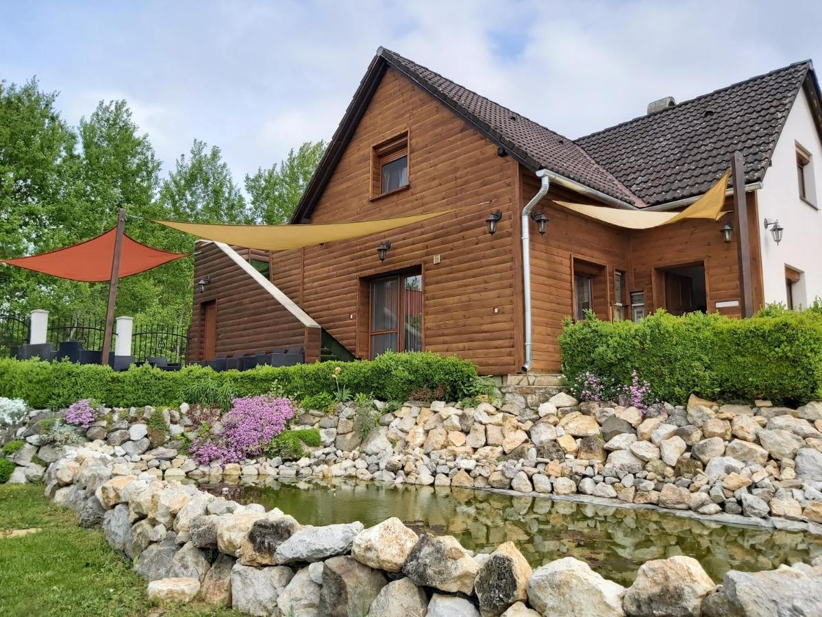 Kovacsszenaja Vendeghaz Villa Luaran gambar