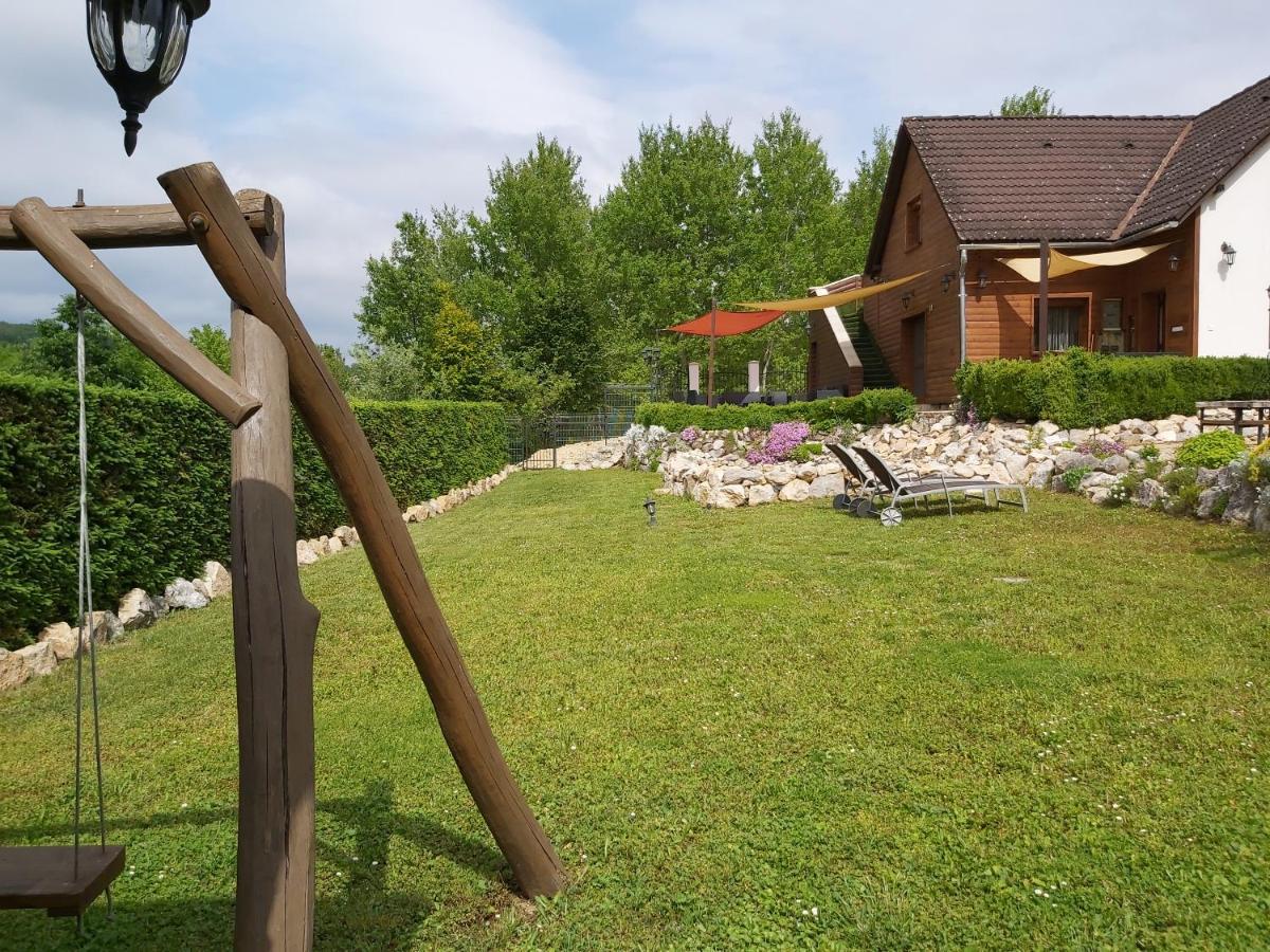 Kovacsszenaja Vendeghaz Villa Luaran gambar