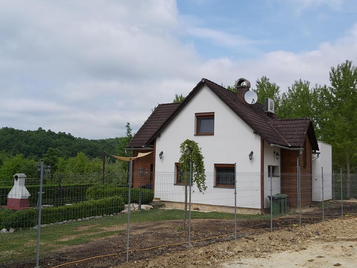 Kovacsszenaja Vendeghaz Villa Luaran gambar